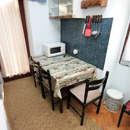 Apartmán With A Parking Space Stinjan, - 7253 Pula