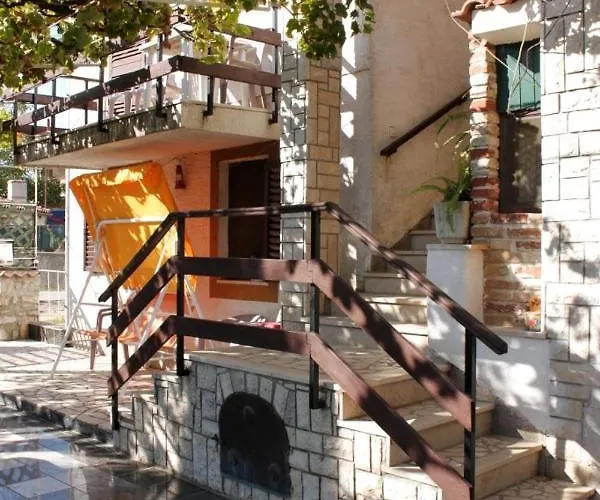 With A Parking Space Stinjan, - 7253 Apartman Póla