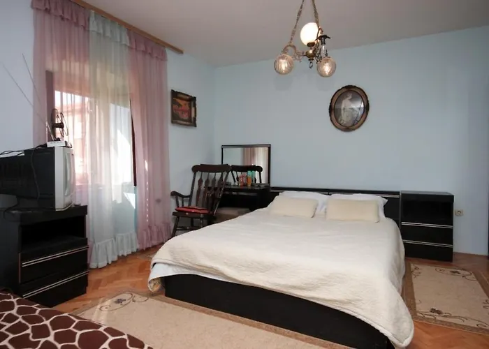 With A Parking Space Stinjan, - 7253 *