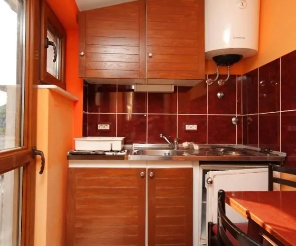 With A Parking Space Stinjan, - 7253 Póla