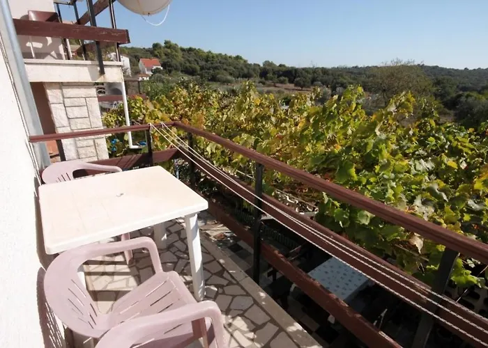 With A Parking Space Stinjan, - 7253 Apartman Póla