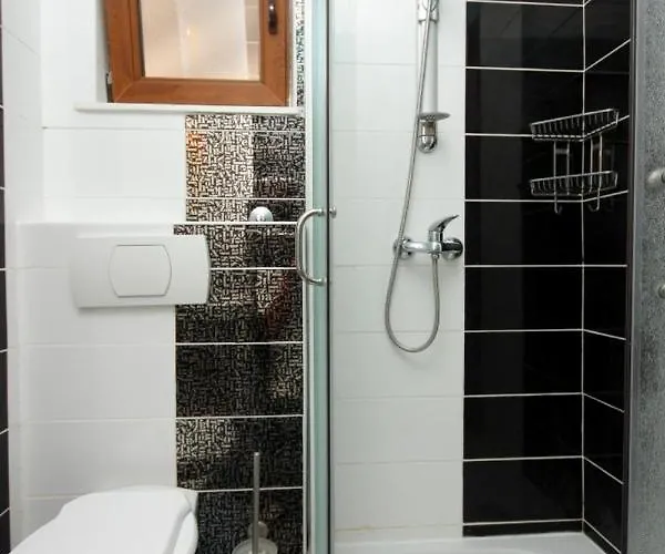 With A Parking Space Stinjan, - 7253 * Póla