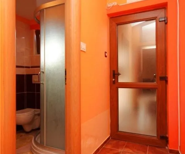 With A Parking Space Stinjan, - 7253 Póla