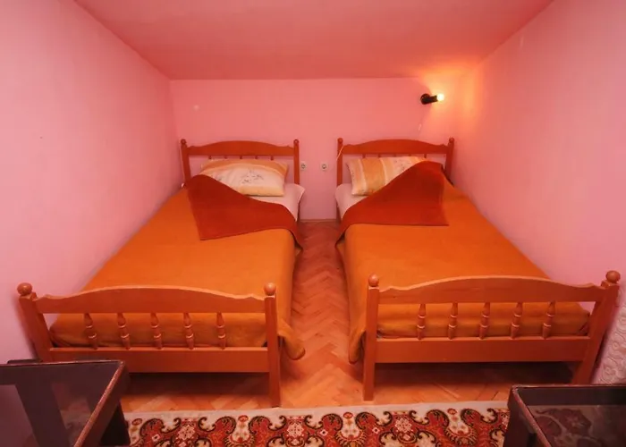 With A Parking Space Stinjan, - 7253 * Póla