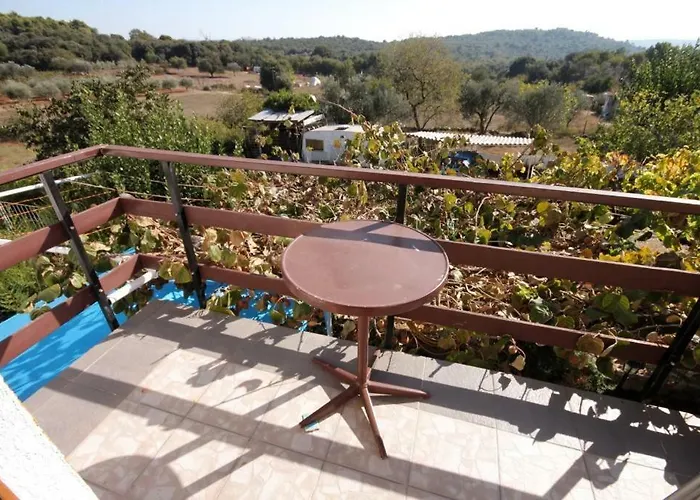 With A Parking Space Stinjan, - 7253 * Póla