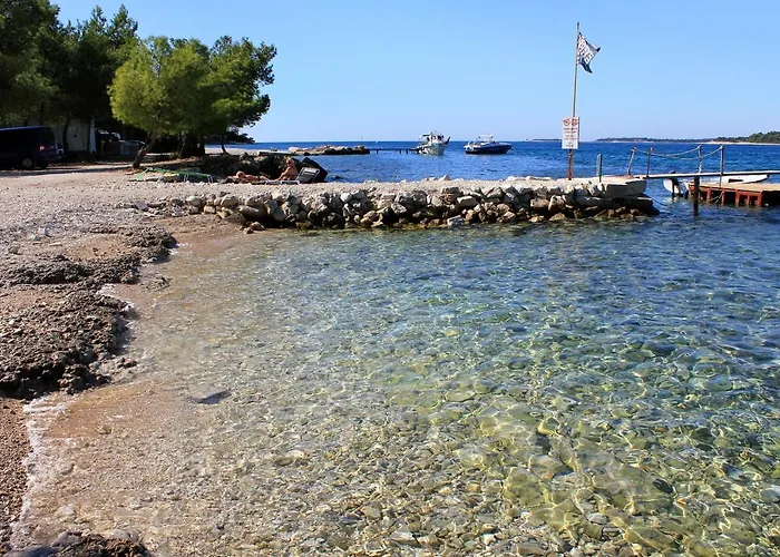 With A Parking Space Stinjan, - 7253 Πούλα